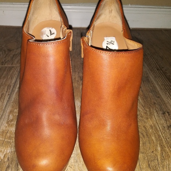 Steve Madden"Belbotm" Ankle Boot - Picture 5 of 7